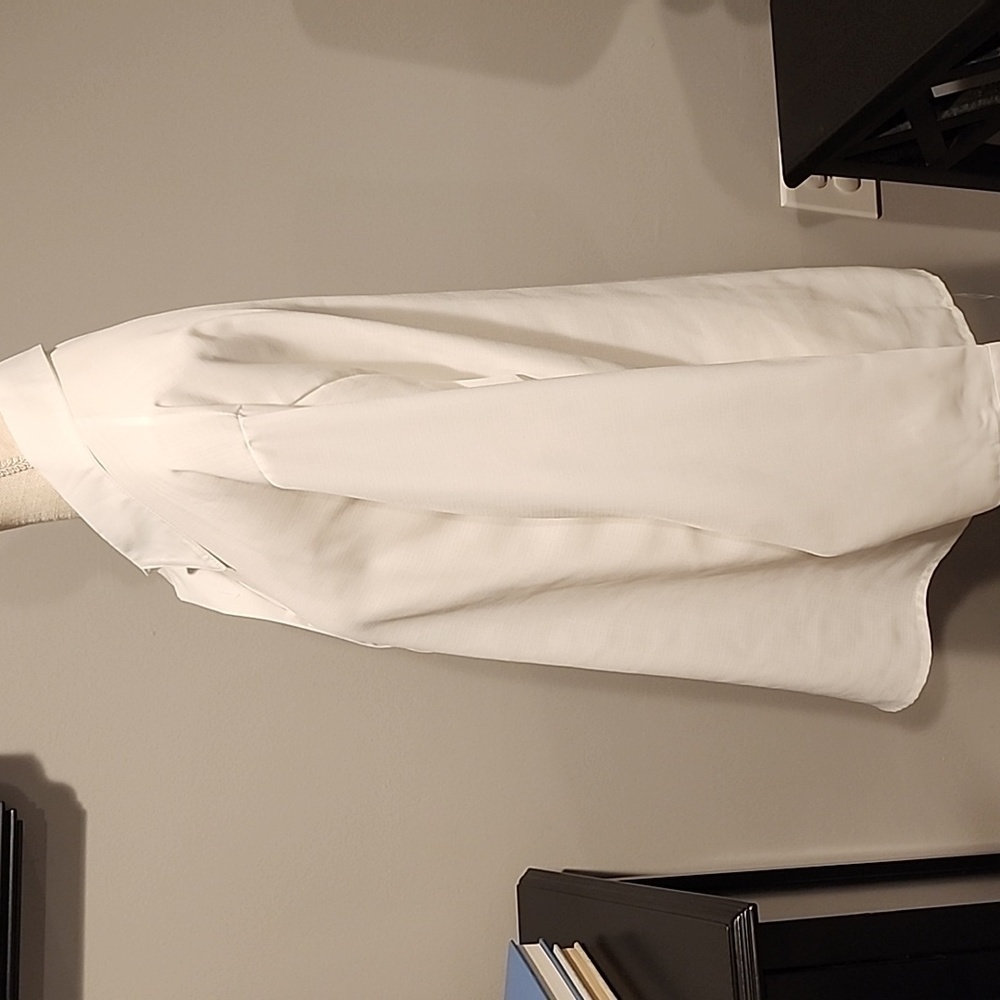 White 3/4 button collard blouse size XL chest 22 inches 26 1/2 inches. - Picture 3 of 6